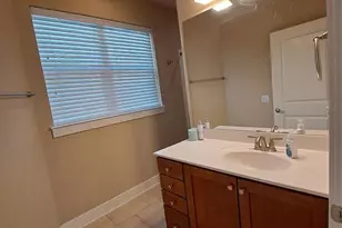 1601 Miriam Ave, Austin, TX 78702 - Photo 9