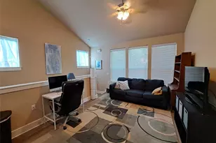 1601 Miriam Ave, Austin, TX 78702 - Photo 3