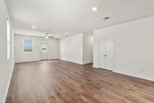 408 Paradise Cyn Dr, Jarrell, TX 76537 - Photo 9