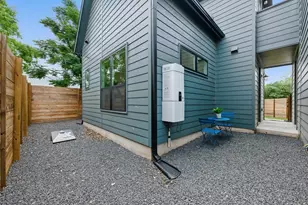2105 S L Davis Ave, Austin, TX 78702 - Photo 27