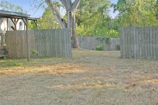 1227 Hwy 71 W, Smithville, TX 78957 - Photo 23