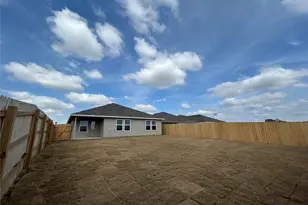 210 Perry Pl, Rockdale, TX 76567 - Photo 9