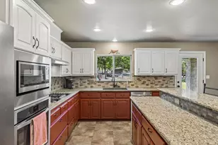 401 Twin Springs Rd, Georgetown, TX 78633 - Photo 13