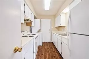 301 Craddock Ave, San Marcos, TX 78666 - Photo 3