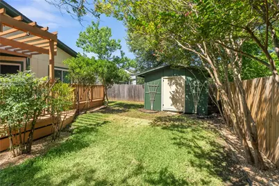 8904 Bridgewood Trail, Austin, TX 78729 - Photo 31