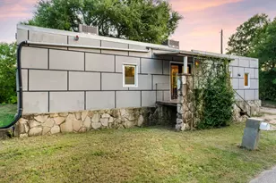 7689 Delwau Ln, Austin, TX 78725 - Photo 13