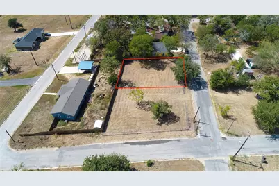 220 Daisy Avenue, Luling, TX 78648 - Photo 7
