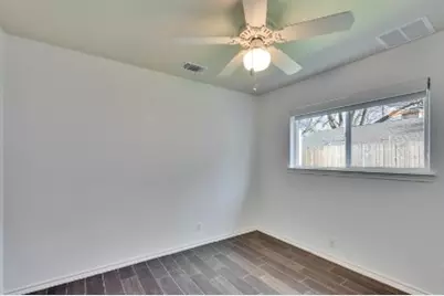 7709 Shoal Creek Boulevard, Austin, TX 78757 - Photo 17