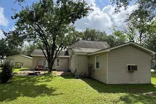 411 E Church St, El Campo, TX 77437 - Photo 3