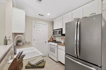 6206 Wagon Bend Trail, Austin, TX 78744 - Photo 11