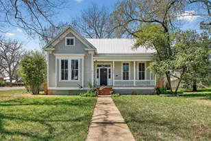 1402 Pecan St, Bastrop, TX 78602 - Photo 1