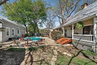 1402 Pecan Street, Bastrop, TX 78602 - Photo 9