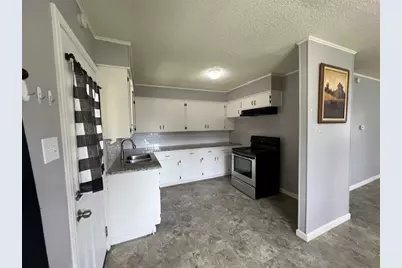 806 W 8th Street, Taylor, TX 76574 - Photo 3