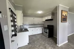 806 W 8th St, Taylor, TX 76574 - Photo 3