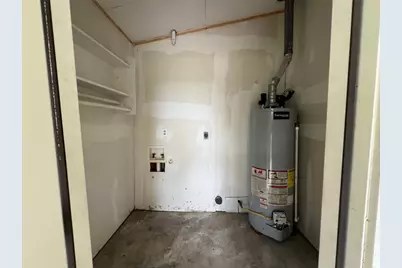 806 W 8th Street, Taylor, TX 76574 - Photo 11