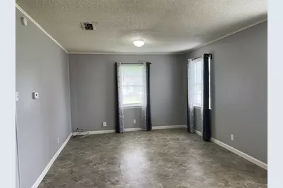 806 W 8th Street, Taylor, TX 76574 - Photo 5