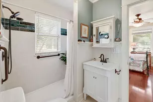 1006 E 44th St, Austin, TX 78751 - Photo 11