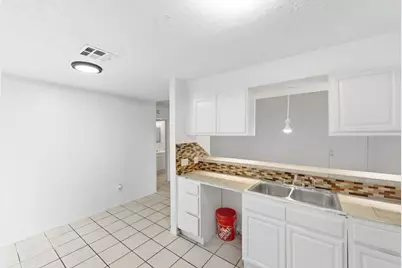 5619 Jacaranda Drive, Austin, TX 78744 - Photo 9