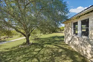 1091 Alta Vista Rd, Spicewood, TX 78669 - Photo 7