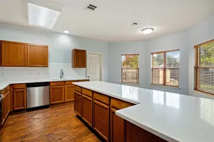 219 Woodlake Dr, Georgetown, TX 78633 - Photo 9