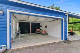 129 Valley Spur, Smithville, TX 78957 - Photo 11