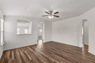 103 Reagor Dr, Taylor, TX 76574 - Photo 3