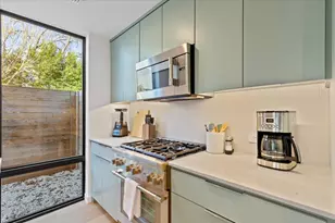 1709 Willow St, Austin, TX 78702 - Photo 9