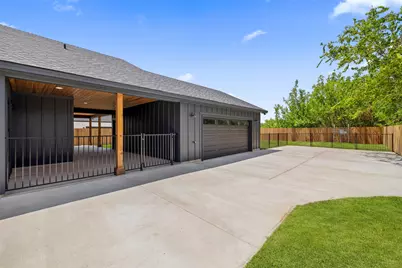 705 Sloan Street, Taylor, TX 76574 - Photo 27