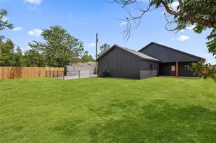 705 Sloan St, Taylor, TX 76574 - Photo 31