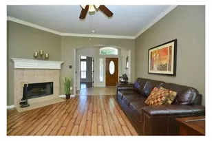 1819 Rosenborough Ln N, Round Rock, TX 78665 - Photo 5