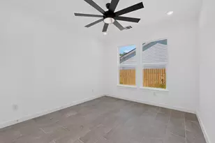 114 W Pauwela Ln, Bastrop, TX 78602 - Photo 21