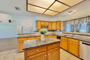 224 Crooked Hollow Dr, Elgin, TX 78621 - Photo 9