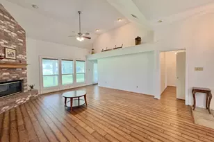 224 Crooked Hollow Dr, Elgin, TX 78621 - Photo 11