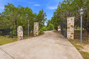 8121 Bluff Trail, Austin, TX 78737 - Photo 37