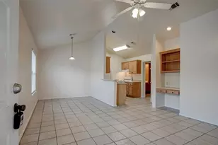 427 Lindsey St, San Marcos, TX 78666 - Photo 3