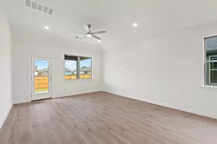 1002 Universal Dr, Hutto, TX 78634 - Photo 5