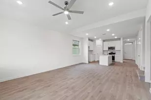 1002 Universal Dr, Hutto, TX 78634 - Photo 7