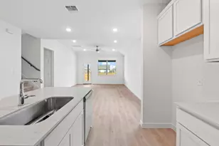 1002 Universal Dr, Hutto, TX 78634 - Photo 13