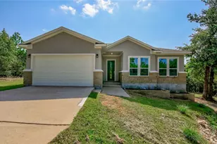 137 Lakeside Dr, Bastrop, TX 78602 - Photo 1
