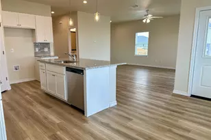 515 War Admiral Dr, Jarrell, TX 76537 - Photo 5