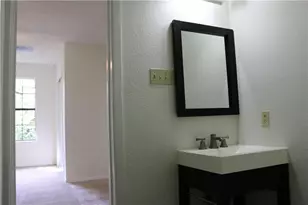 1166 Ridgeway Dr, Austin, TX 78702 - Photo 11