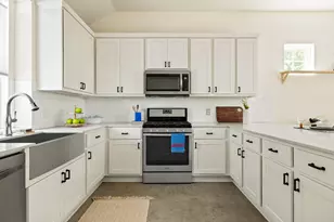 1176 Lott Ave, Austin, TX 78721 - Photo 11