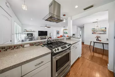 2301 Lawnmont Avenue #8, Austin, TX 78756 - Photo 5