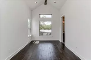 8411 Bowling Green Dr, Austin, TX 78757 - Photo 15