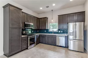 8411 Bowling Green Dr, Austin, TX 78757 - Photo 9