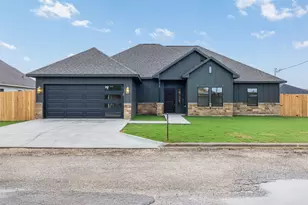 330 Cactus St, Giddings, TX 78942 - Photo 1