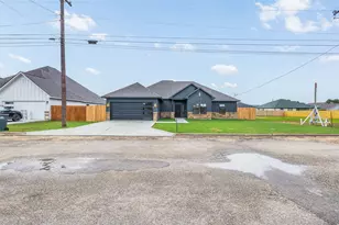 330 Cactus St, Giddings, TX 78942 - Photo 33