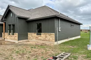330 Cactus St, Giddings, TX 78942 - Photo 3