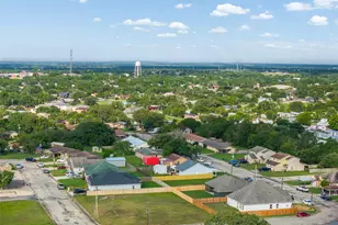 330 Cactus St, Giddings, TX 78942 - Photo 31