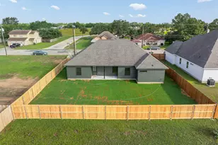 330 Cactus St, Giddings, TX 78942 - Photo 25